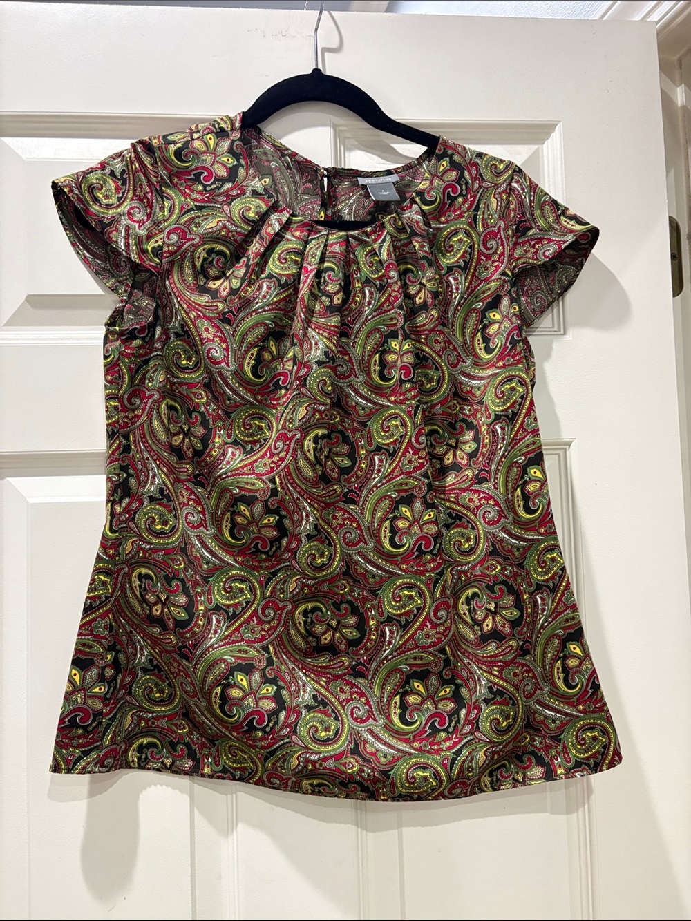 Ann Taylor Paisley Short-Sleeve Blouse in Burgundy, Olive and Black satin size 2